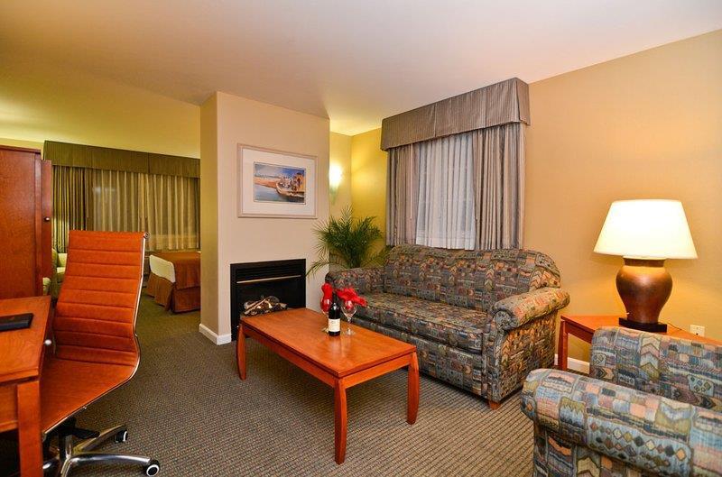 Best Western Plus Capitola By-The-Sea Inn & Suites Room photo